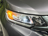 【LEDヘッドライト】悪天候や夜間走行時も良好な視界を確保し安心して運転できる高輝度LEDヘッドライトを装備!点灯速度が早く、消費電力も抑えられています。