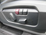 運転席メモリー付きフロント電動シート装備。