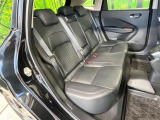 後部座席も気になるようなキズ・汚れやへたり等、大きなダメージはなく、良好な状態です。