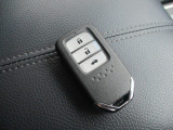 ドアの開閉やエンジン始動も楽チン♪スマートキー付き!!