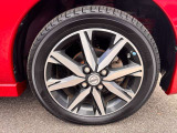 アルミホイールはボディデザインとマッチしており好印象です!