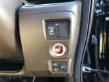【片側電動スライドドア】リモコンや運転席のスイッチ操作のほか、ドアハンドルを少し引くだけでリアドアが自動開閉します♪