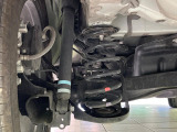 お車を安心してお乗りいただく為には、足回りの定期点検が欠かせません。サービスサポート(有償保証)では無料点検もご提供しており、安心のカーライフをお過ごしいただけるサポート体制が整っています。