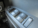 パワーウィンドウは運転席のスイッチのみオート機能も装備されております。ウィンドウロックも装備されているので、お子様と一緒の時も安心ですね。