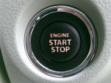 プッシュスタートです!鞄やポケットに鍵をしまったままでもエンジン始動やドアの開閉ができて便利ですよ!