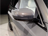 【BMWミラー】視認性の高いスタイリッシュなミラー。自動防眩機能も付いており夜間のドライビングをサポートします。