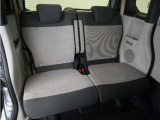 運転席のスペースはゆったりしていて、視界も広く確保されているので普段の運転からロングドライブまで快適です。