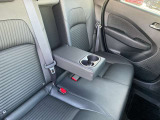 後席センターアームレスト付いています。