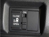 【パワースライドドア】車外・車内のドアハンドルからはもちろん、運転席スイッチやリモコンキーからも開閉操作が可能。挟み込み防止機能もあり、お子さまの乗り降りも安心。