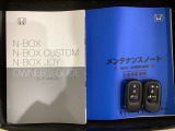 スマートキーは鍵をバッグに入れたままでもドアロックの開閉やエンジンのON・OFFができます。夜間や雨の日も鍵を探さなくて良いので便利です。