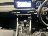 メーカーのトレーニングを受講した、専任メカニックが責任を持ってメンテナンスを実施。車検や点検はもちろん、愛車についてきになること、不安なこと、部品購入など、どんな事でもお気軽にご相談下さいませ。