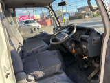 運転席シートは良好な状態となっています。丁寧に使われていたことがよくわかりますね。