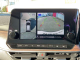 上から丸見えアラウンドビュー!車を真上から見下ろした様な映像を映し出すアラウンドビューモニター。これで車庫入れもラクラク。