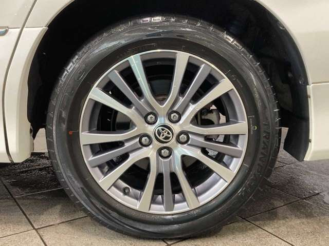 トヨタ エスティマハイブリッド 2.4 アエラス プレミアム 4WD 夏冬 