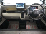 運転にかかわる様々な操作を安全に行えるように視点移動が少なく、操作性に配慮されたスイッチ類が凝縮されたコクピットです。