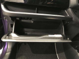 グローブボックス。