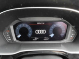 重厚感と安定感があり、同時にダイナミックさも備えるAudiの走り。機能やデザインが革新的なメーター。