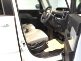フィット感のあるシート。しっかりと支えてくれるので、長時間の運転を快適にサポートしてくれます。