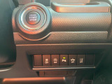ボタン1つでエンジンを始動【キーレスプッシュスタート】!各機能のスイッチは運転席から操作ラクラク。