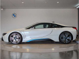 BMWではロングホイールベースの採用をしており、すべての車種に適用され、走行中の安定感の向上されております。また室内空間の広さにも貢献しております。