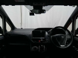 見通しのよいすっきりとした視界で、誰でも運転しやすいです。運転のしやすさは疲れにくさにも繋がりますよ♪