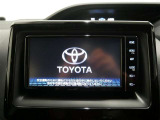 純正ナビを装備。タッチパネル式で使いやすく、お出かけもラクラクです。