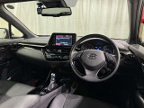 運転の際、常に目にする部分だけにシックで飽きのこないデザインが良いですね。