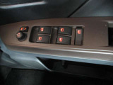 運転席ドアまわりの様子です。