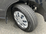 ホイールキャップ【145/80R12 ラジアルタイヤ】。優れた小回り性能★狭い路地裏もスイスイ走行!タイヤの溝も、まだまだ!くわしくはスタッフへ。