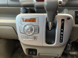 シフトノブの位置がステアリングに近くて、運転しやすいですよ♪♪