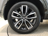 【アルミホイール】純正アルミホイール装備!足元を際立たせ、軽快な走りを演出します!印象もアップし、スタイルも引き締まります!スポーティーさの中にラグジュアリーを感じさせるデザインですね♪