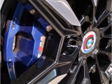 BMWの伝統の丸目4灯ヘッドライトでございます。LEDライトで視認性もよく明るく安全性の向上につながります。