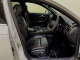 Audiは創業者であるホルヒの「いかなる時代においても第一級の素材を用い、操縦安定性に優れ、さらに進歩的なクルマの製造を目指す」という考え方に則り、こだわり抜かれたインテリアを目指しています。
