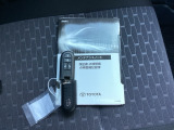 メンテナンスノート【整備記録簿】、取説も揃ってます。スマートキーはバッグなどにしまったままボタン操作でエンジンの始動・停止ができて大変便利です。