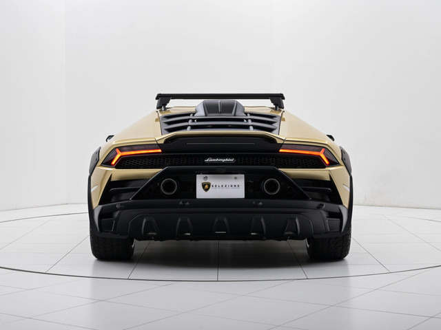 ランボルギーニ ウラカン (LDF) 4WD の中古車詳細 (820km, ゴールド
