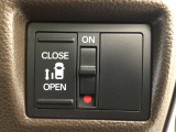 【パワースライドドア】助手席側がパワースライドドアになっており、運転席のスイッチやスマートキーでも開閉が可能です!開口部も広いので乗り降りも楽々♪