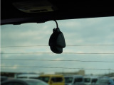 ◆リアにもドライブレコーダーを装備しております◆映像・音声などを記録する自動車用の装置です。もしもの事故の際の記録はもちろん、旅行の際の思い出としてドライブの映像を楽しむことができます。