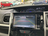バックモニター装着車は後退時の強い味方です♪車庫入れや縦列駐車の際、後退操作の参考になるガイドラインをナビ画面に表示します。