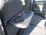 後部座席にもドリンクホルダーがあり、快適です!