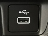 【USBポート】USBポートも装備されています♪スマートフォンのオーディオに連携も可能です。今や欠かせない装備の一つです!