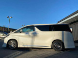 彦根インターからお車で3分とアクセス便利!近くには有名観光地の彦根城もありますので、観光と合わせてのご来店も良いですね♪活気溢れる自慢のスタッフがお客様のご来店をお待ちしております!