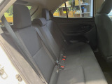 後部座席も気になるようなキズ・汚れやへたり等、大きなダメージはなく、良好な状態です。