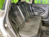 後部座席も気になるようなキズ・汚れやへたり等、大きなダメージはなく、良好な状態です。
