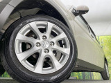 【純正アルミホイール】外観にマッチした純正アルミホイールを装着しております。各種社外アルミホイールや、スタッドレスタイヤも取扱いしております。是非ご相談ください♪