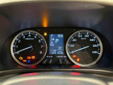 見やすい自発光式2眼メーター&センターに多彩な車両情報を表示するマルチインフォメーションディスプレイ