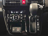 温度を設定すれば、自動で車内の温度管理をしてくれる優れものです♪ATミッションで運転楽々