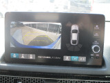 リアカメラを装備していますのでバック駐車も安心です。リバースギア連動で自動に切り替わり、車後方を表示します。