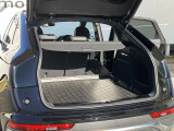 開口部が低く設定されているので、荷物の積み下ろしがスムーズに行えます。更に分割可倒式リアシートの採用でシートのバックレストを倒すと、大きく長い荷物も積み込めます。