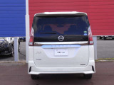 エマジェンシーブレーキ、LDW(車線逸脱警報)、VDC(ビークルダイナミクスコントロール[TCS機能含む])、ヒルスタートアシストなどの安全装置を装備しています。