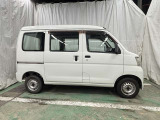 もちろん展示車は、ルームクリーニング済みのピカピカの状態です。お客様のご来店をスタッフ一同心よりお待ちしております。